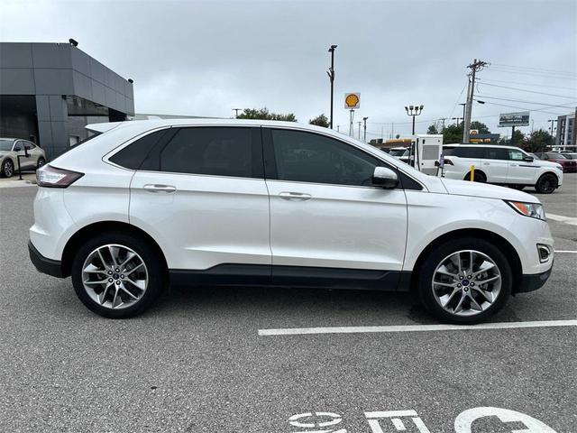 Photo of 2015 White Platinum Ford Edge