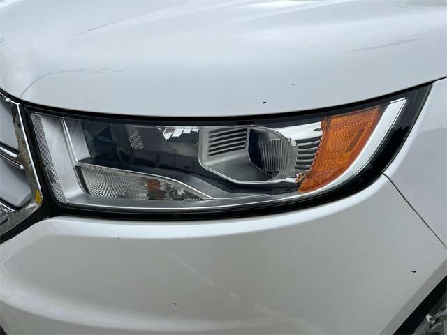 Photo of 2015 White Platinum Ford Edge