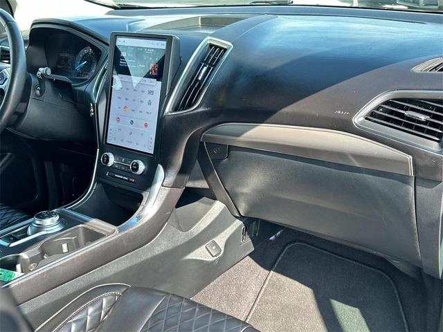 Photo of 2024 Black Metallic Ford Edge