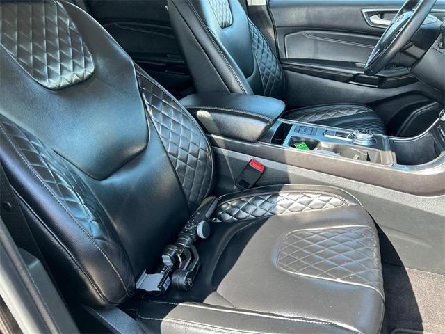 Photo of 2024 Black Metallic Ford Edge