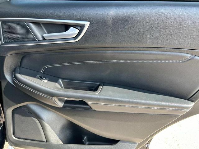 Photo of 2024 Black Metallic Ford Edge