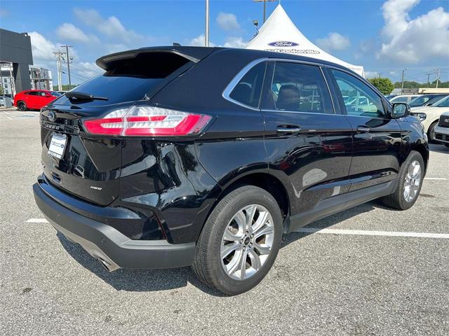 Photo of 2024 Black Metallic Ford Edge
