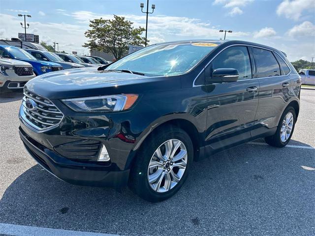 Photo of 2024 Black Metallic Ford Edge