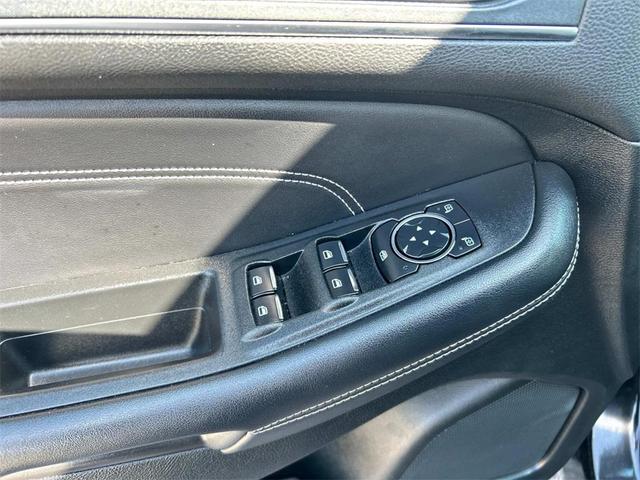 Photo of 2024 Black Metallic Ford Edge