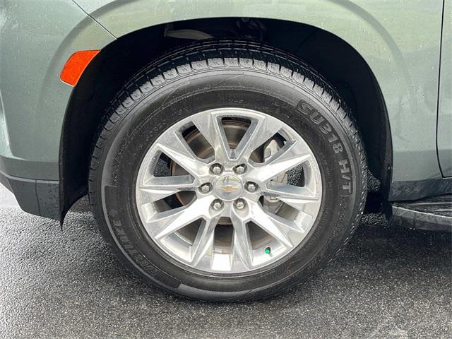 Photo of 2023 Silver Sage Metallic Chevrolet Suburban