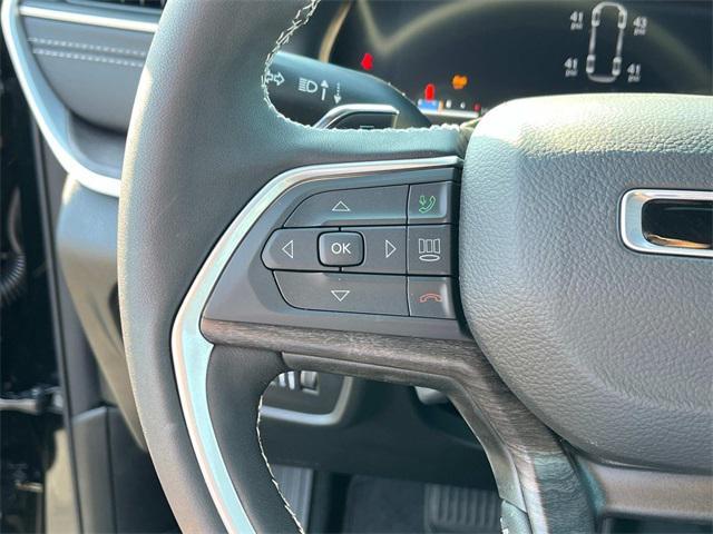 Photo of 2025 Diamond Black Crystal Pearlcoat Jeep Grand Cherokee L
