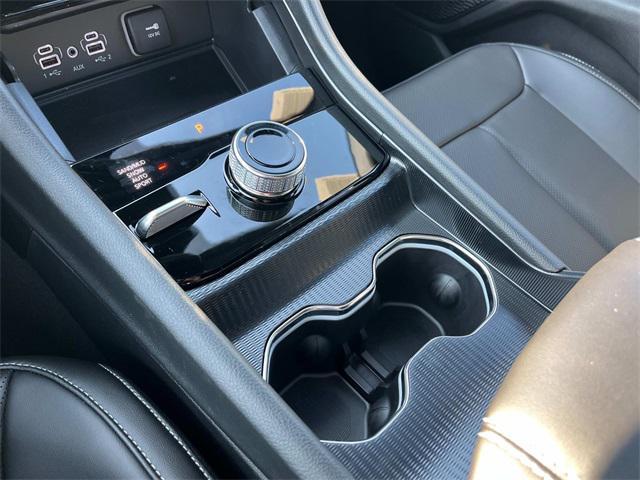 Photo of 2025 Diamond Black Crystal Pearlcoat Jeep Grand Cherokee L