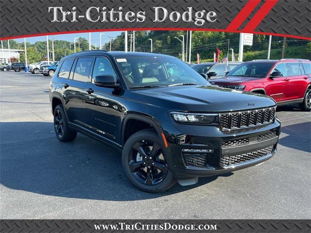 Photo of 2025 Diamond Black Crystal Pearlcoat Jeep Grand Cherokee L