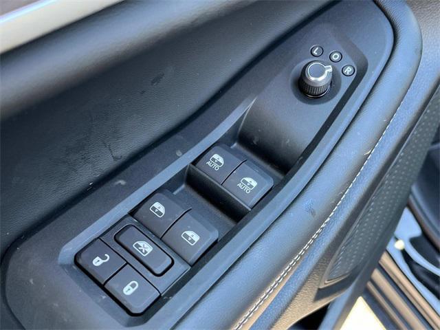 Photo of 2025 Diamond Black Crystal Pearlcoat Jeep Grand Cherokee L
