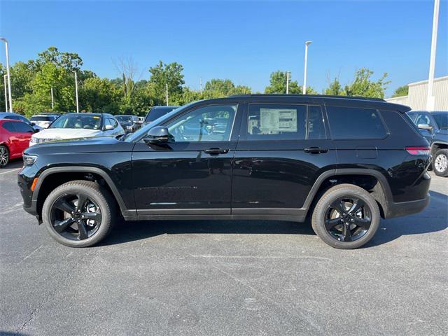 Photo of 2025 Diamond Black Crystal Pearlcoat Jeep Grand Cherokee L