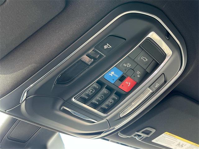 Photo of 2025 Diamond Black Crystal Pearlcoat Jeep Grand Cherokee L