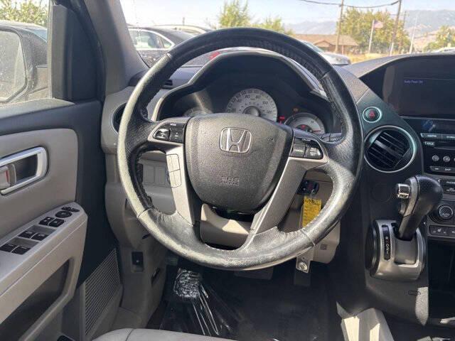 Photo of 2013 Alabaster Silver Metallic Honda Pilot
