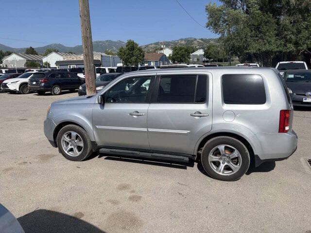 Photo of 2013 Alabaster Silver Metallic Honda Pilot