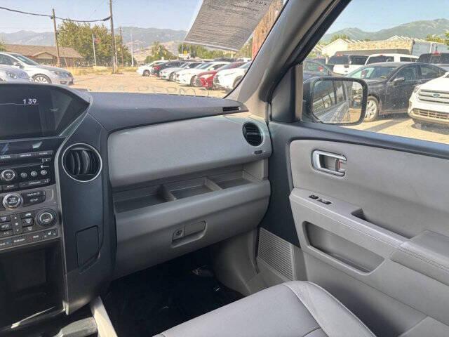 Photo of 2013 Alabaster Silver Metallic Honda Pilot