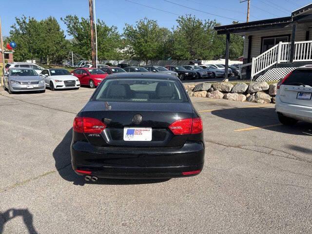 Photo of 2014 Black Uni Volkswagen Jetta