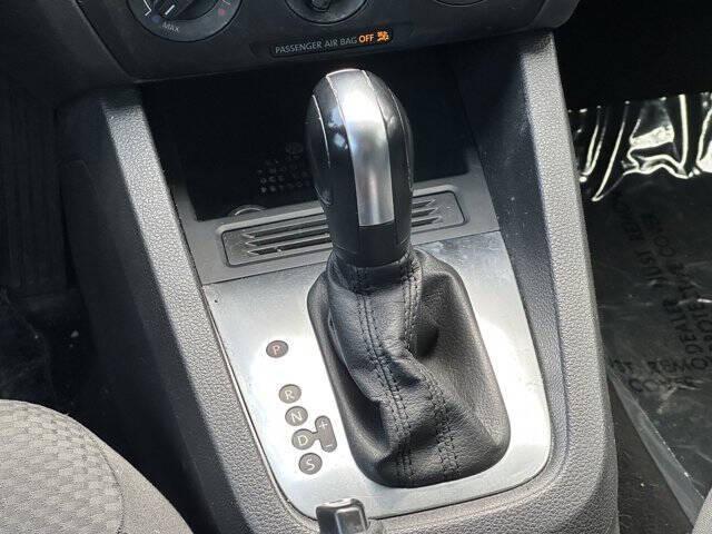 Photo of 2014 Black Uni Volkswagen Jetta