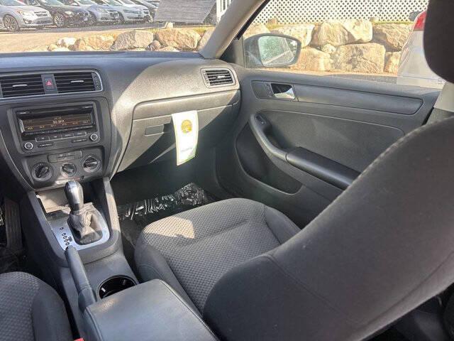 Photo of 2014 Black Uni Volkswagen Jetta