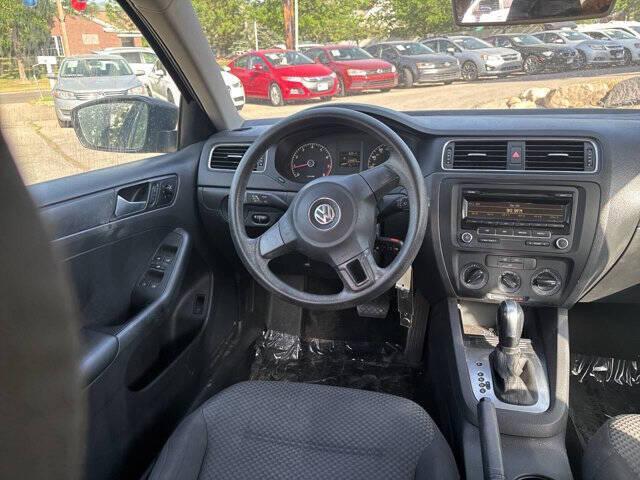 Photo of 2014 Black Uni Volkswagen Jetta