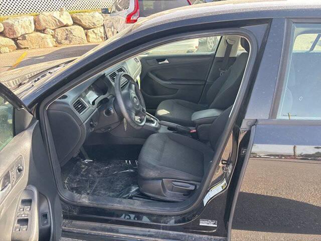 Photo of 2014 Black Uni Volkswagen Jetta