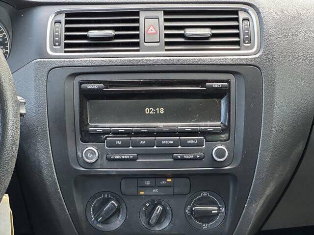 Photo of 2014 Black Uni Volkswagen Jetta