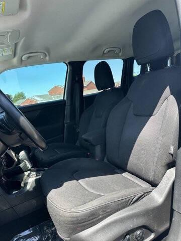 Photo of 2016 Alpine White Jeep Renegade