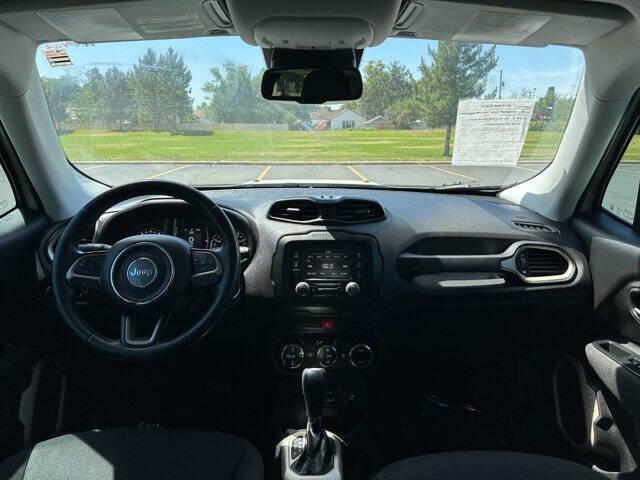 Photo of 2016 Alpine White Jeep Renegade