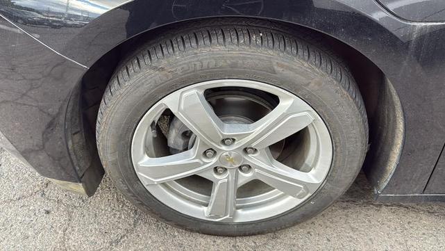 Photo of 2018 Mosaic Black Metallic Chevrolet Volt