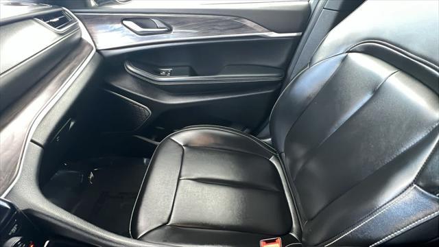 Photo of 2024 Baltic Gray Metallic Clearcoat Jeep Grand Cherokee 4xe
