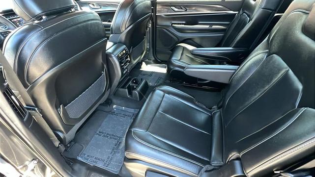 Photo of 2023 Rocky Mountain Pearlcoat Jeep Grand Cherokee L