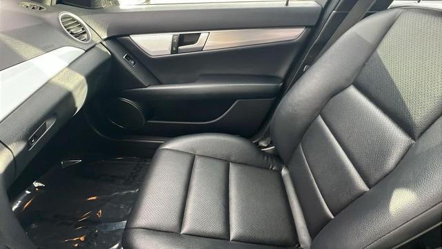 Photo of 2014 BLACK Mercedes-Benz C-Class