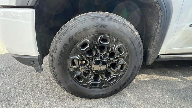 Photo of 2022 Summit White GMC Sierra 2500