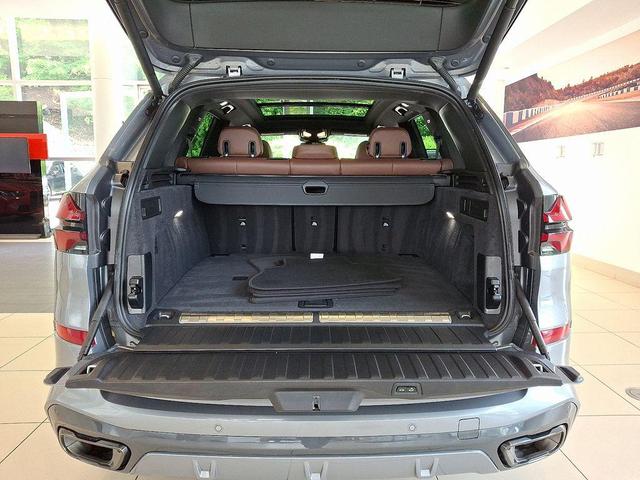 Photo of 2025 Skyscraper Grey Metallic BMW X5 PHEV