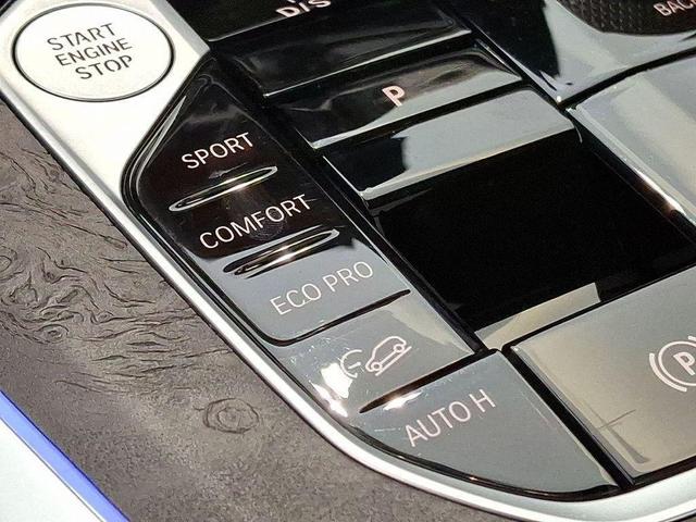 Photo of 2025 Skyscaraper Gra BMW X5