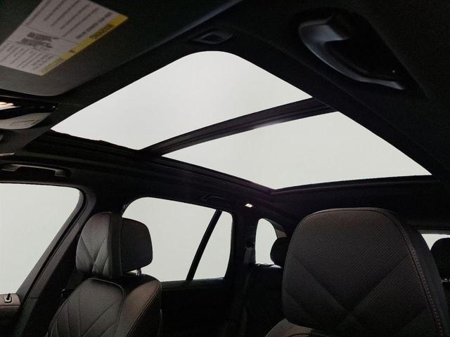 Photo of 2025 Skyscaraper Gra BMW X5