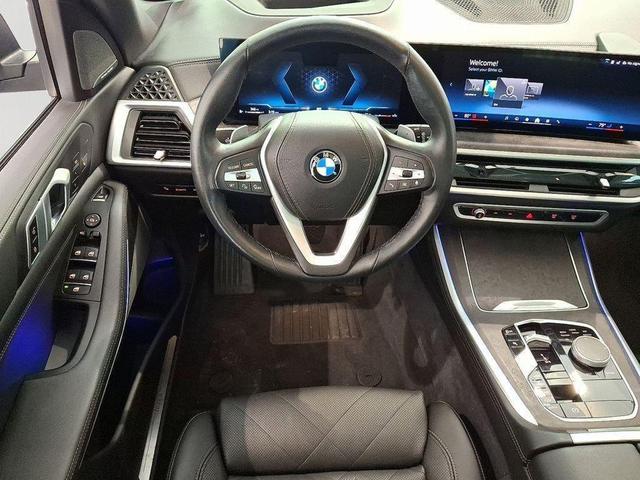 Photo of 2025 Skyscaraper Gra BMW X5