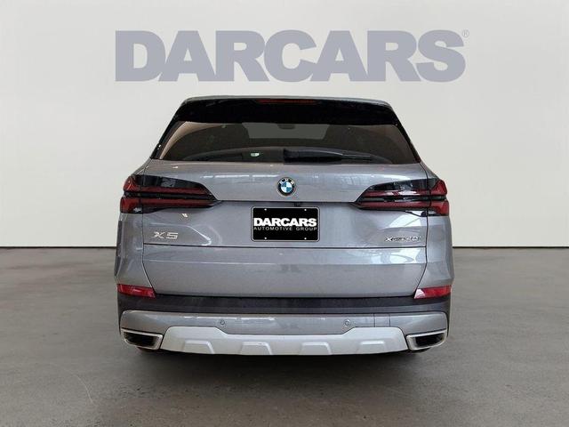 Photo of 2025 Skyscaraper Gra BMW X5