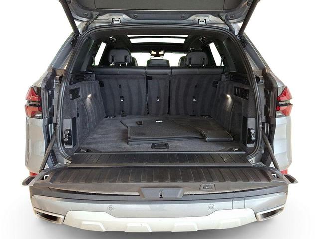 Photo of 2025 Skyscaraper Gra BMW X5