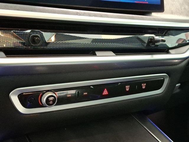 Photo of 2025 Skyscaraper Gra BMW X5