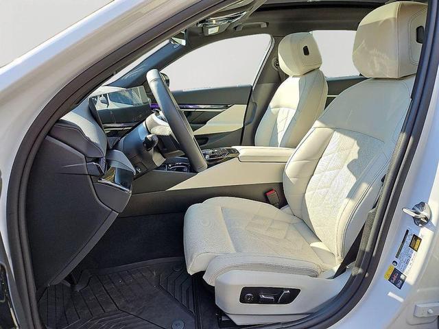 Photo of 2024 Mineral White Metallic BMW i5