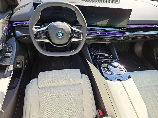 Photo of 2024 Mineral White Metallic BMW i5