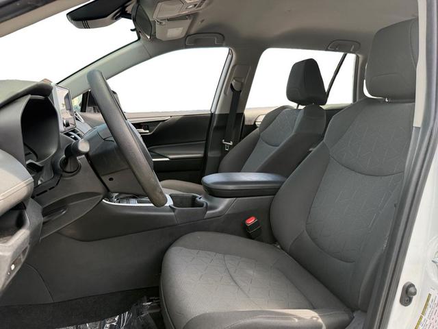 Photo of 2023 Ice Cap Toyota RAV4