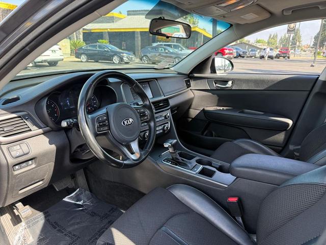 Photo of 2018 Platinum Graphite Kia Optima