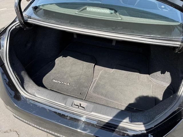 Photo of 2022 Super Black Nissan Sentra