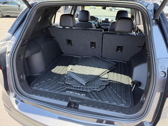 Photo of 2022 Iron Gray Metallic Chevrolet Equinox