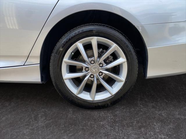 Photo of 2022 Silver Metallic Honda Accord