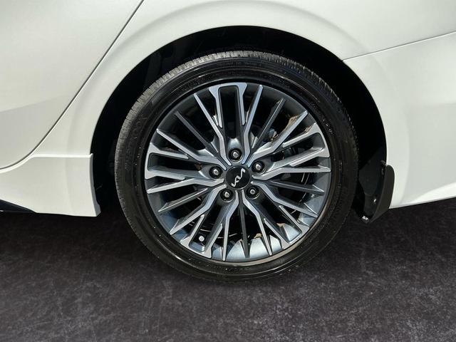 Photo of 2023 Snow White Pearl Kia Forte