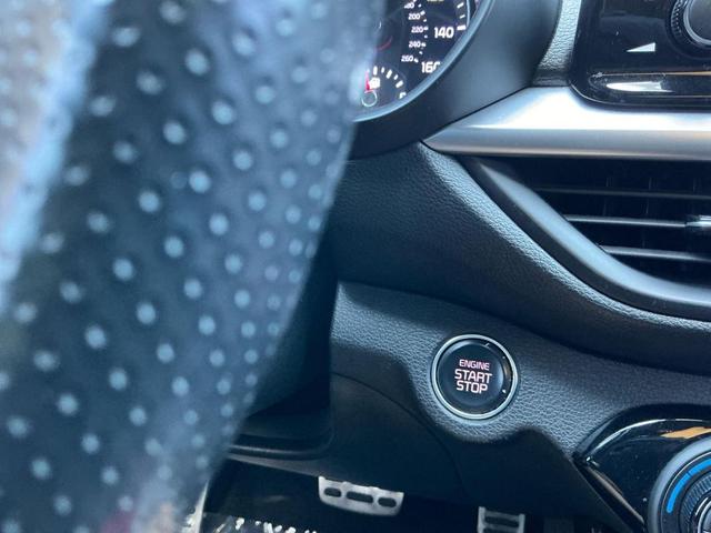 Photo of 2023 Snow White Pearl Kia Forte