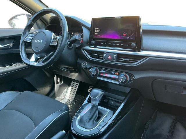 Photo of 2023 Snow White Pearl Kia Forte