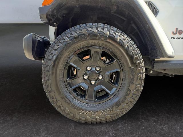 Photo of 2022 Bright White Clearcoat Jeep Gladiator