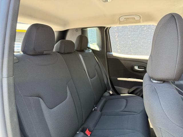 Photo of 2020 Alpine White Clearcoat Jeep Renegade
